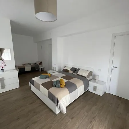 לינה וארוחת בוקר Mama Agira